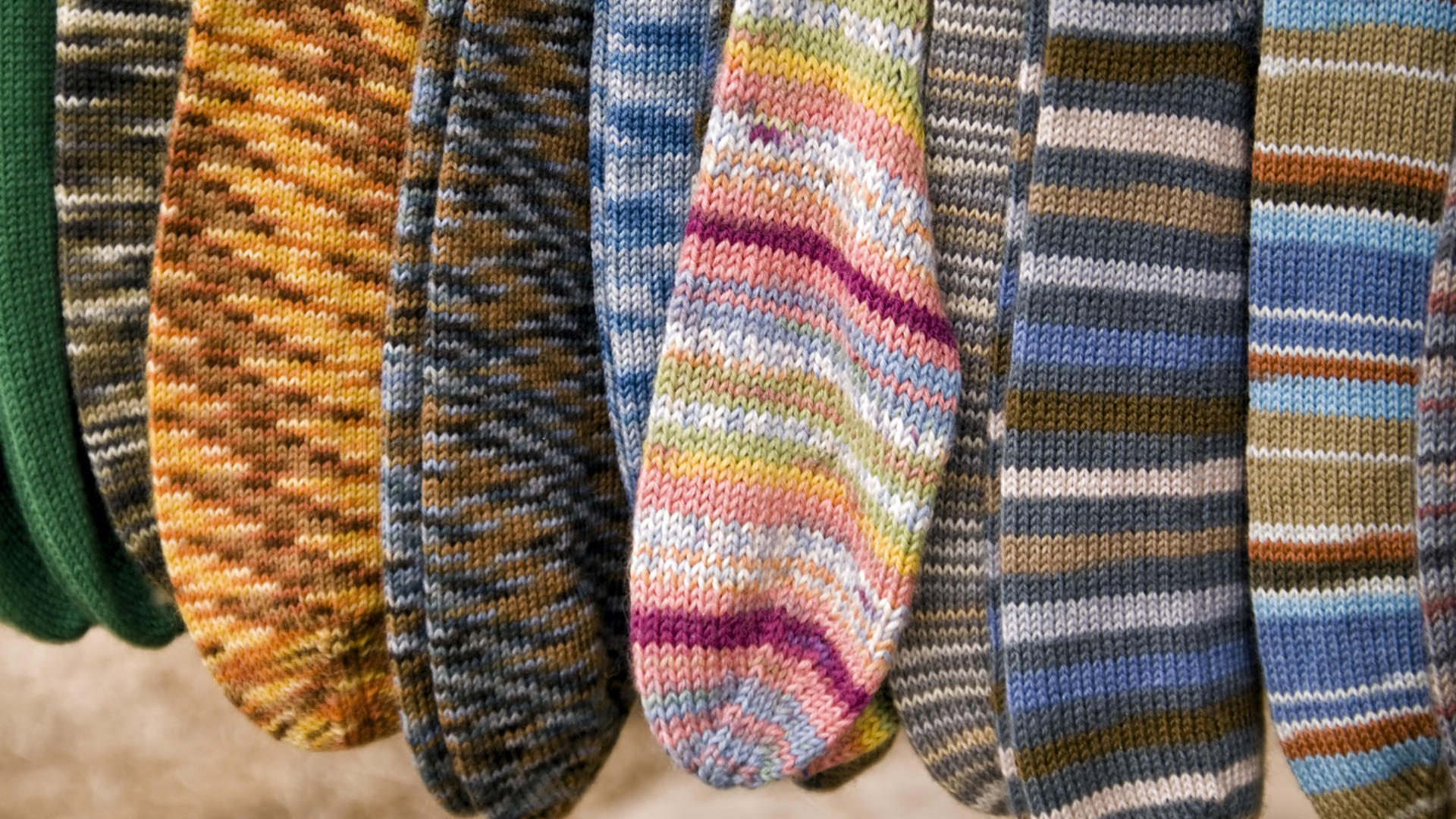 Värikkäitä villasukkia
