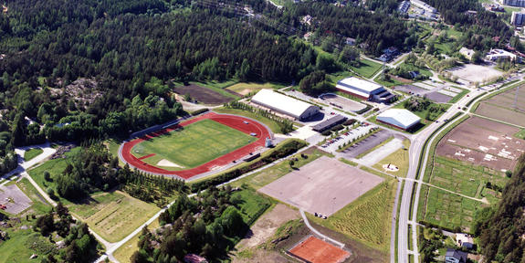 Ilmakuva Kerttulan urheilukeskuksen maastosta vuodeltsa 1994.